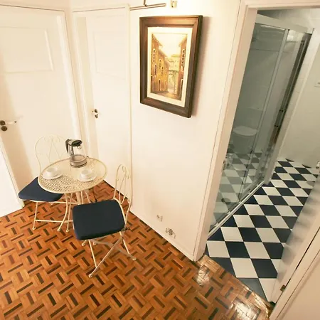 Quarto em Acomodações Particulares Oleiros Center *